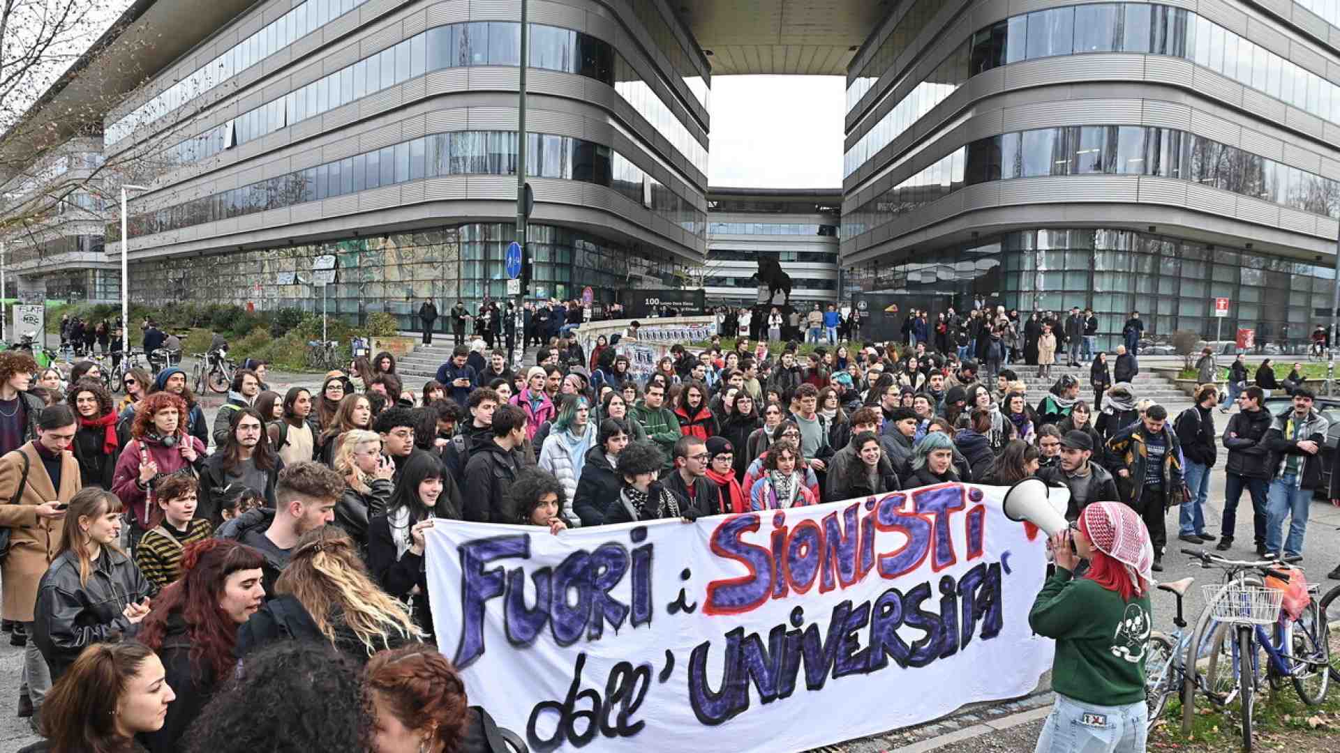Censura a Torino. Studenti per Israele: “Zittiti dai pro Hamas. Se l’ateneo non ci fa parlare pronti a chiedere i danni”