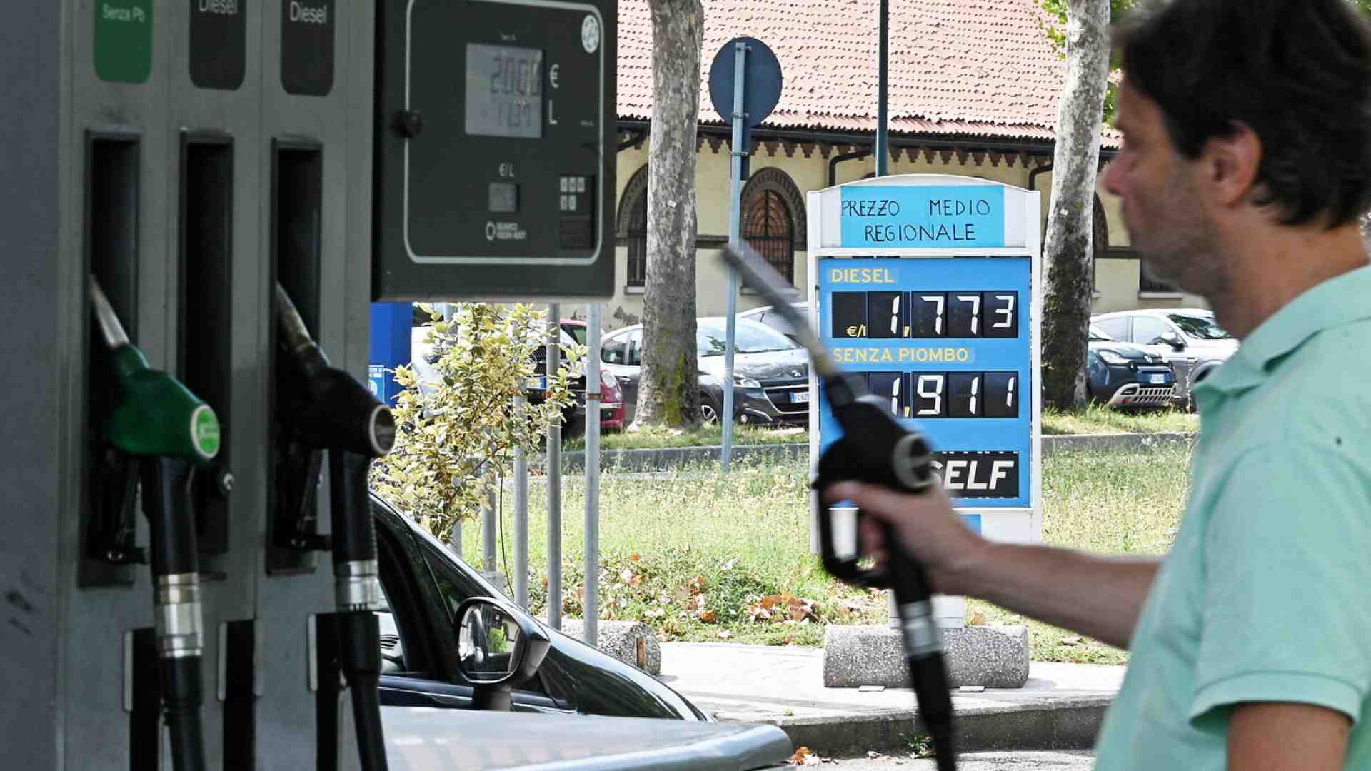 Il governo approva l'allineamento delle accise di diesel e benzina