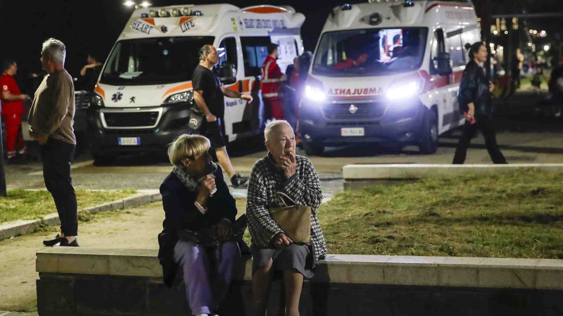 Fatalismo delle istituzioni e paura della gente ai Campi Flegrei. Cosa vuol dire vivere sopra un vulcano