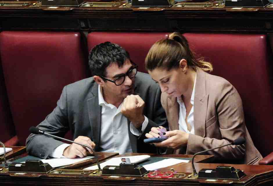 La Tesla della famiglia Fratoianni, Santanchè: "Io non mi vergogno del lusso, loro sì"