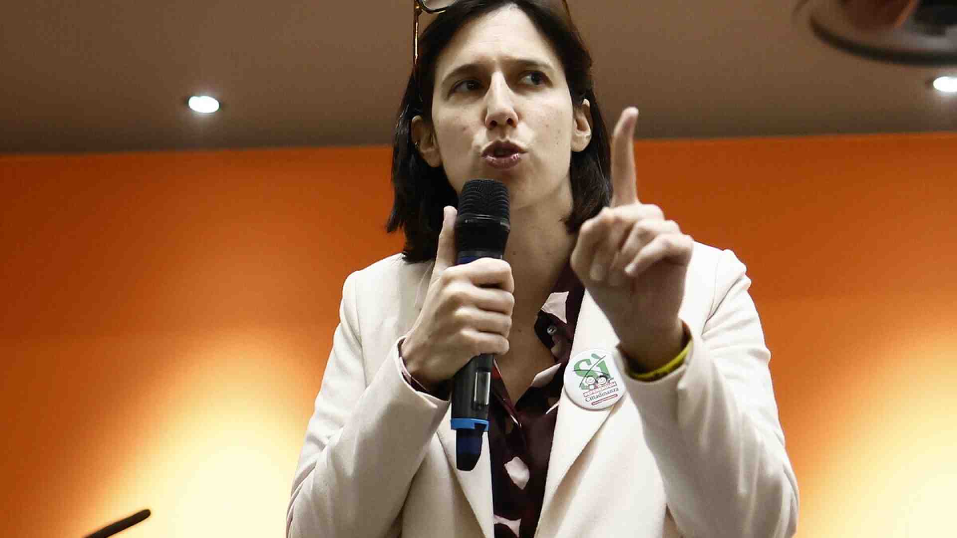 I fantasmi di Elly. Tentata dal congresso, teme le insidie dello statuto Pd e la reggenza