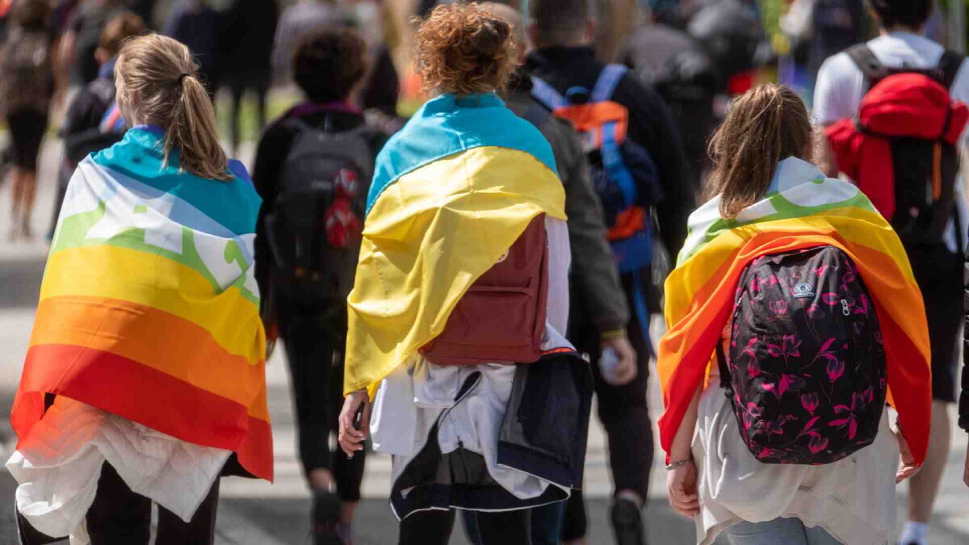 La piazza piena di vuoto e la “realtà in movimento” che non si vuole vedere