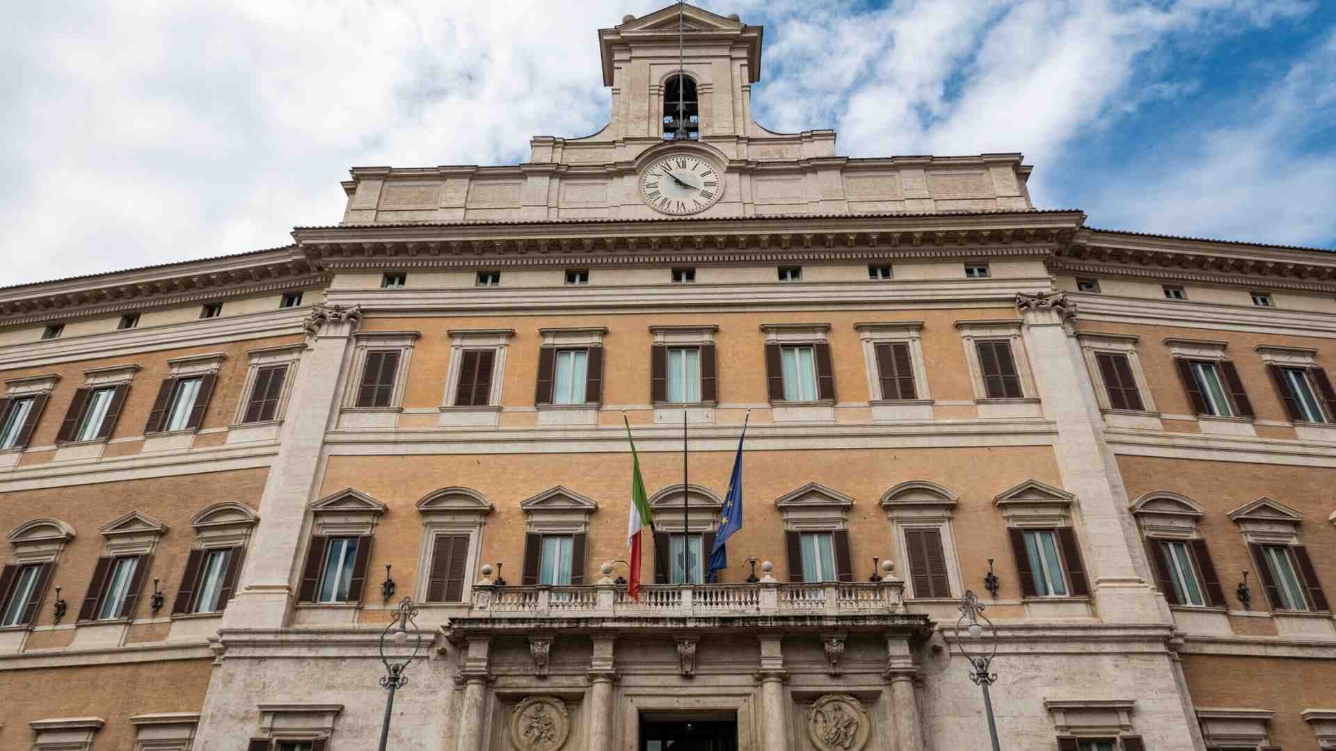 Un Parlamento fluido. Alla ricerca di nuovi spazi e funzioni