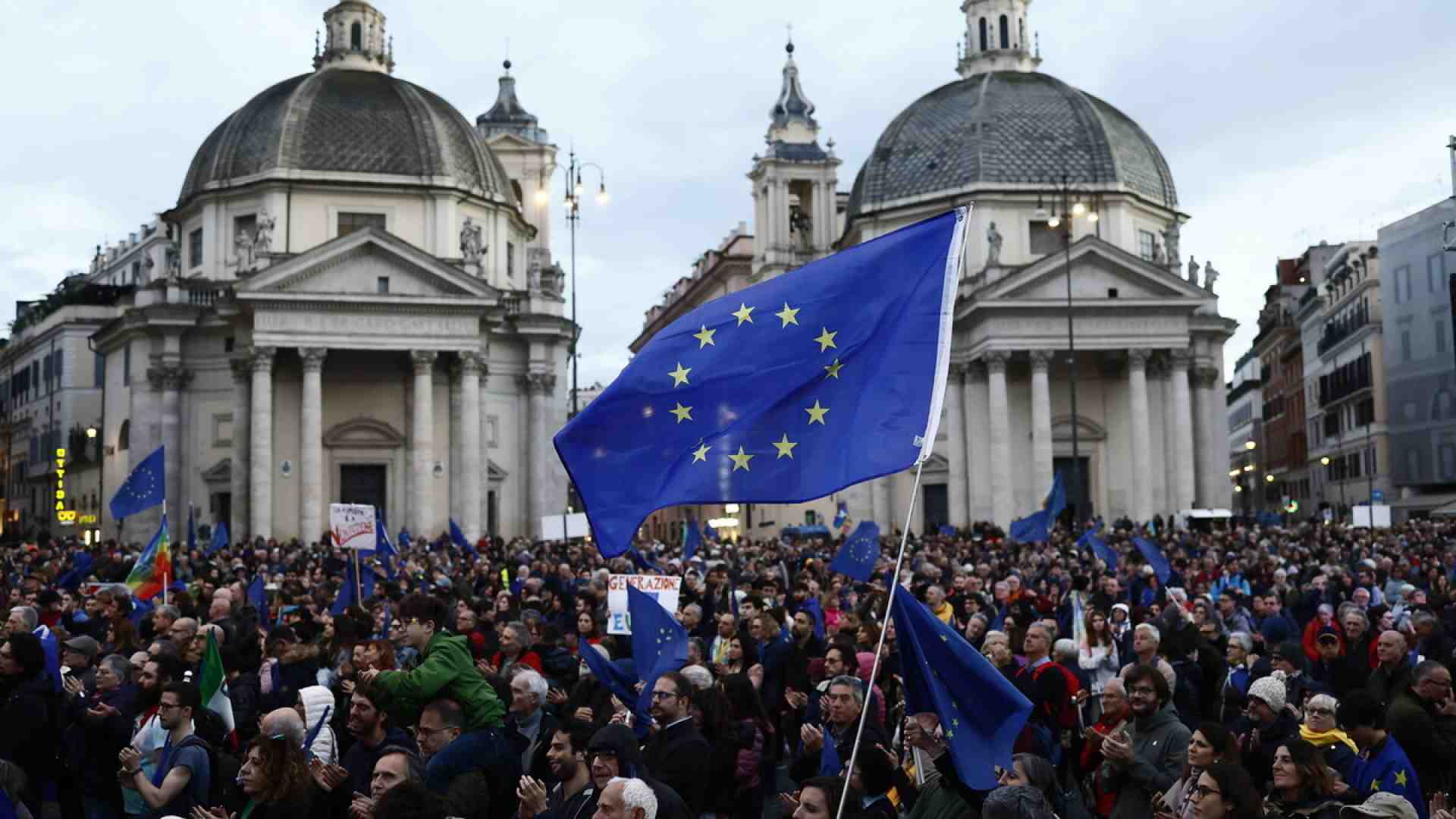 Un enorme interrogativo blu sulla "piazza per l'Europa"