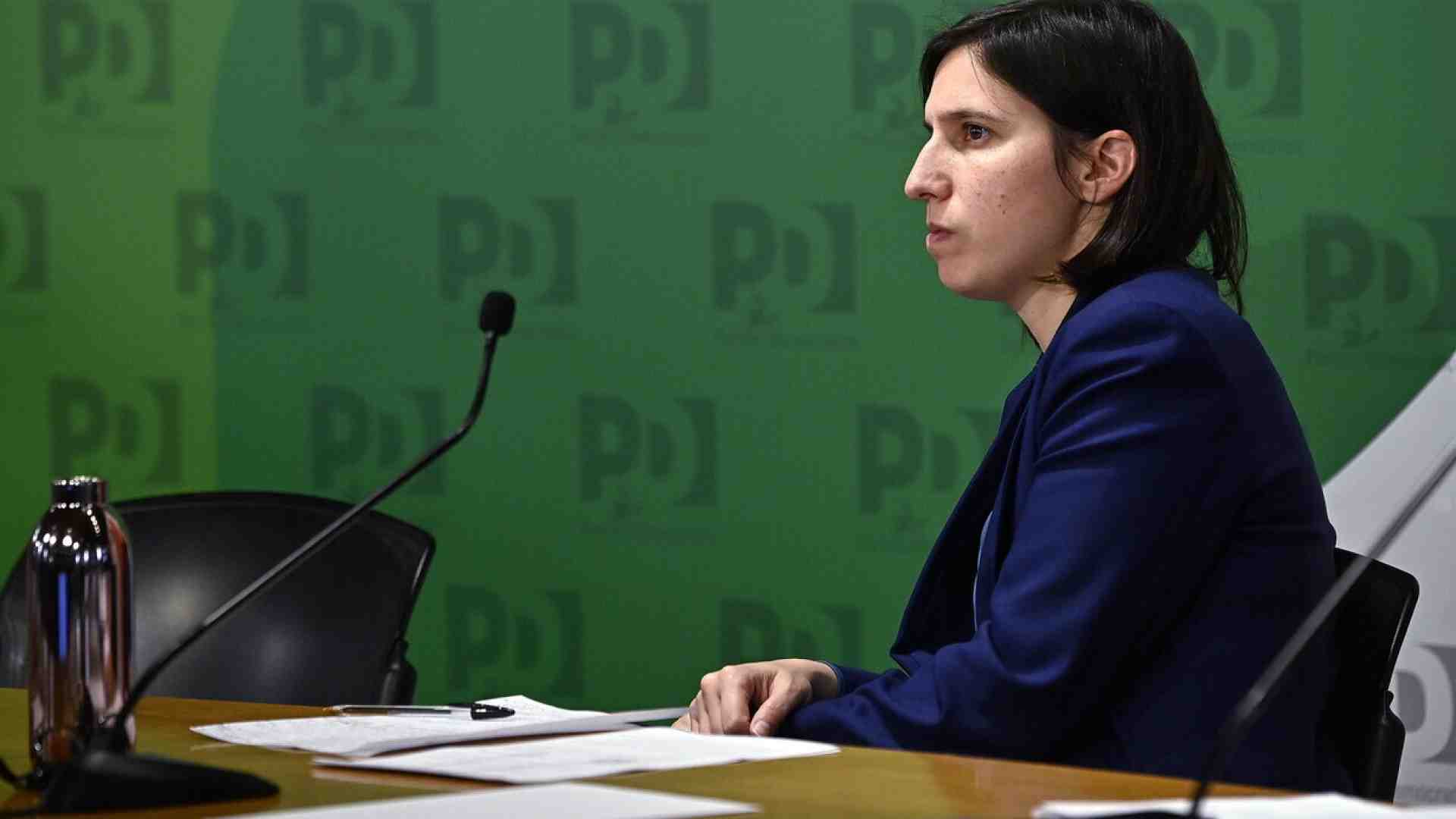 Due anni di Schlein spiegati con la folle posizione del Pd su una grande riforma chiamata Jobs Act