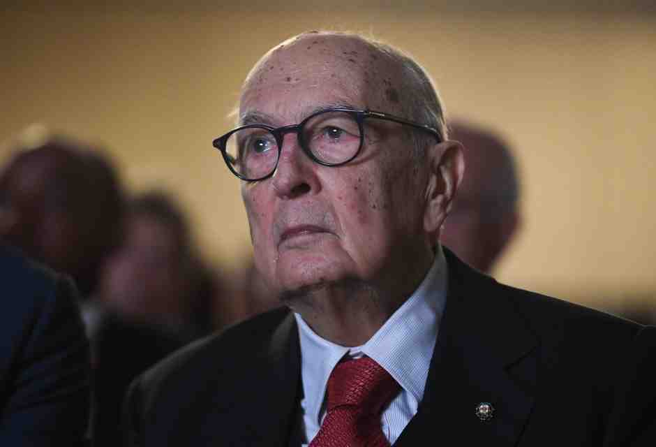 Giorgio Napolitano, lo statista che ha sofferto del sentirsi troppo e sempre “il mondo sulle spalle”