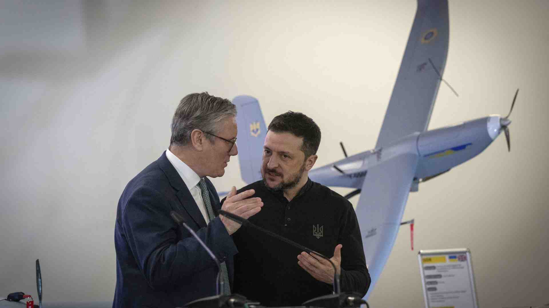 Il piano di Kallas per difendere Kyiv e l’annuncio di Starmer su truppe e aerei