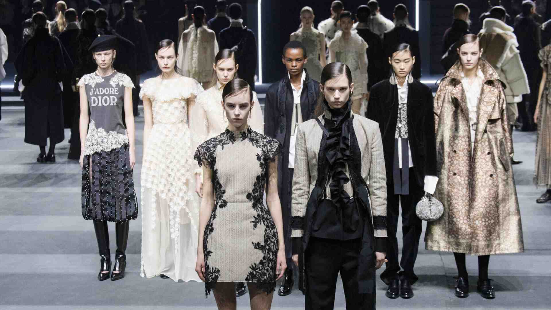 Ma il corsetto no. La nuova moda guarda troppo al passato