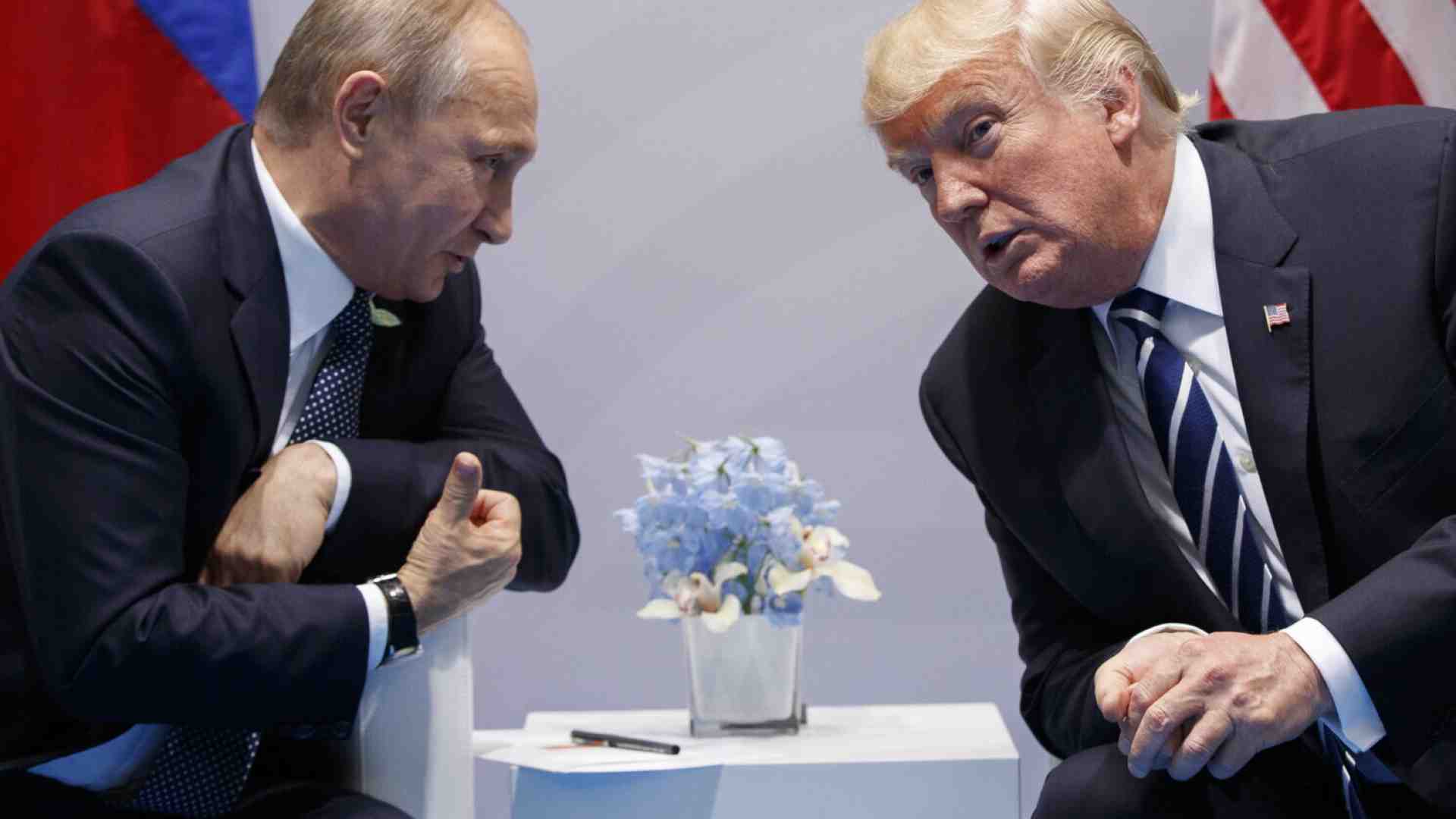 Trump: "Domani parlerò con Putin. Discuteremo di terre e centrali elettriche"