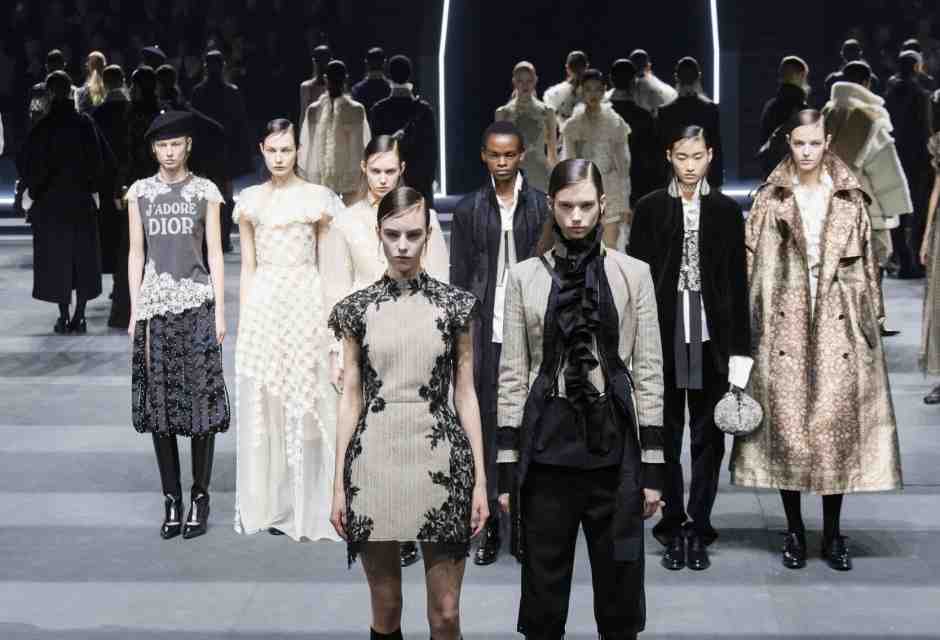 Ma il corsetto no. La nuova moda guarda troppo al passato