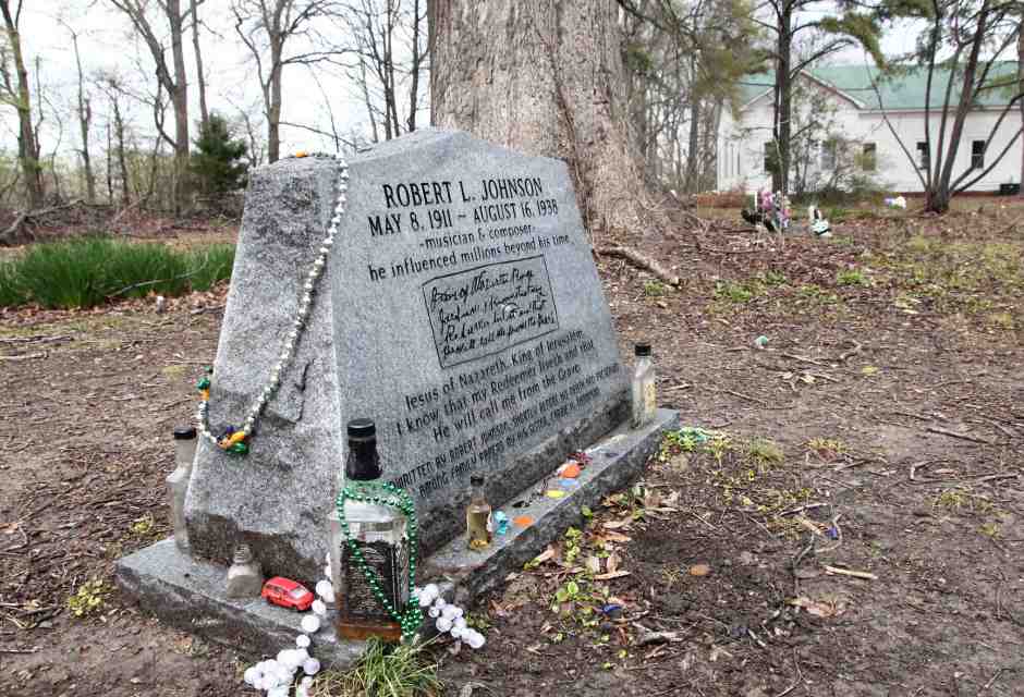 Dietro al patto diabolico, l'anima in cambio del talento. La vera storia di Robert Johnson