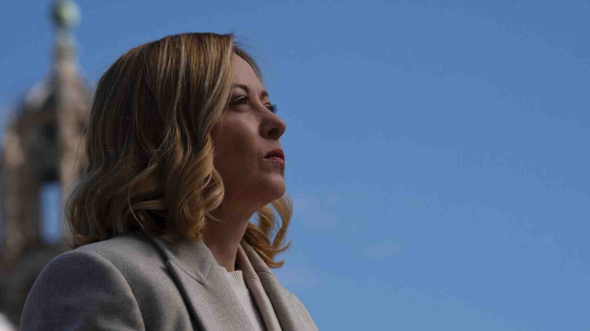 Il disegno di governo di Meloni fra Europa e Trump richiede una scelta