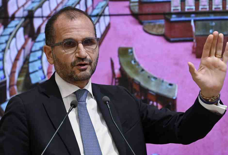 La destra pugliese in crisi contro il sistema Emiliano