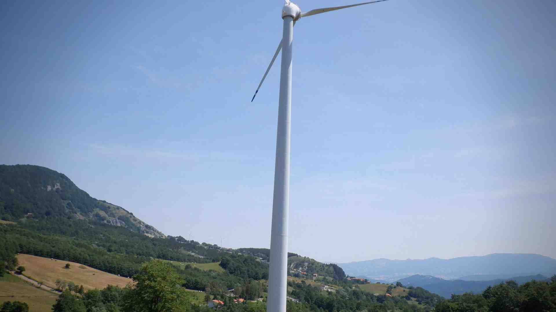 Ragionare sul disaccoppiamento, nel mondo dell’energia, senza retorica e senza troppo panico