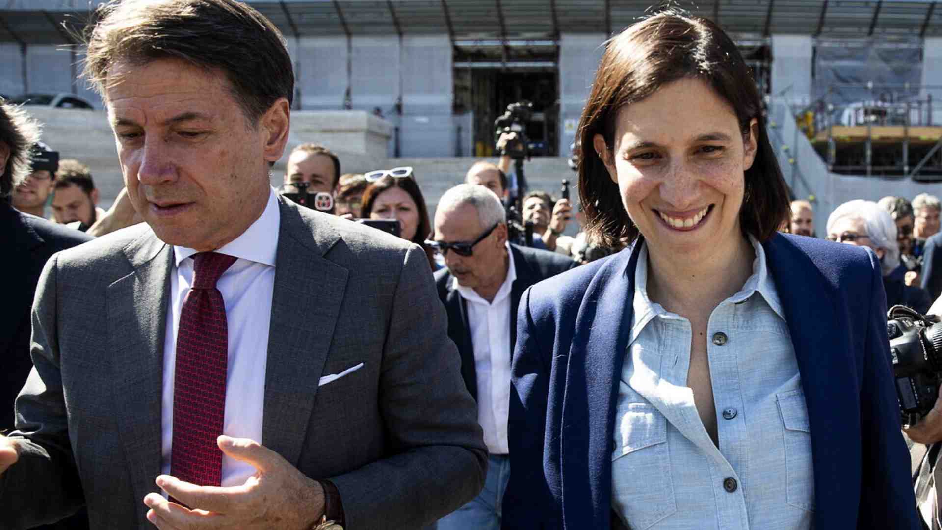 Schlein: "Meloni complice della disgregazione Ue". Conte: "ReArm piano folle, trappola per l'Italia"