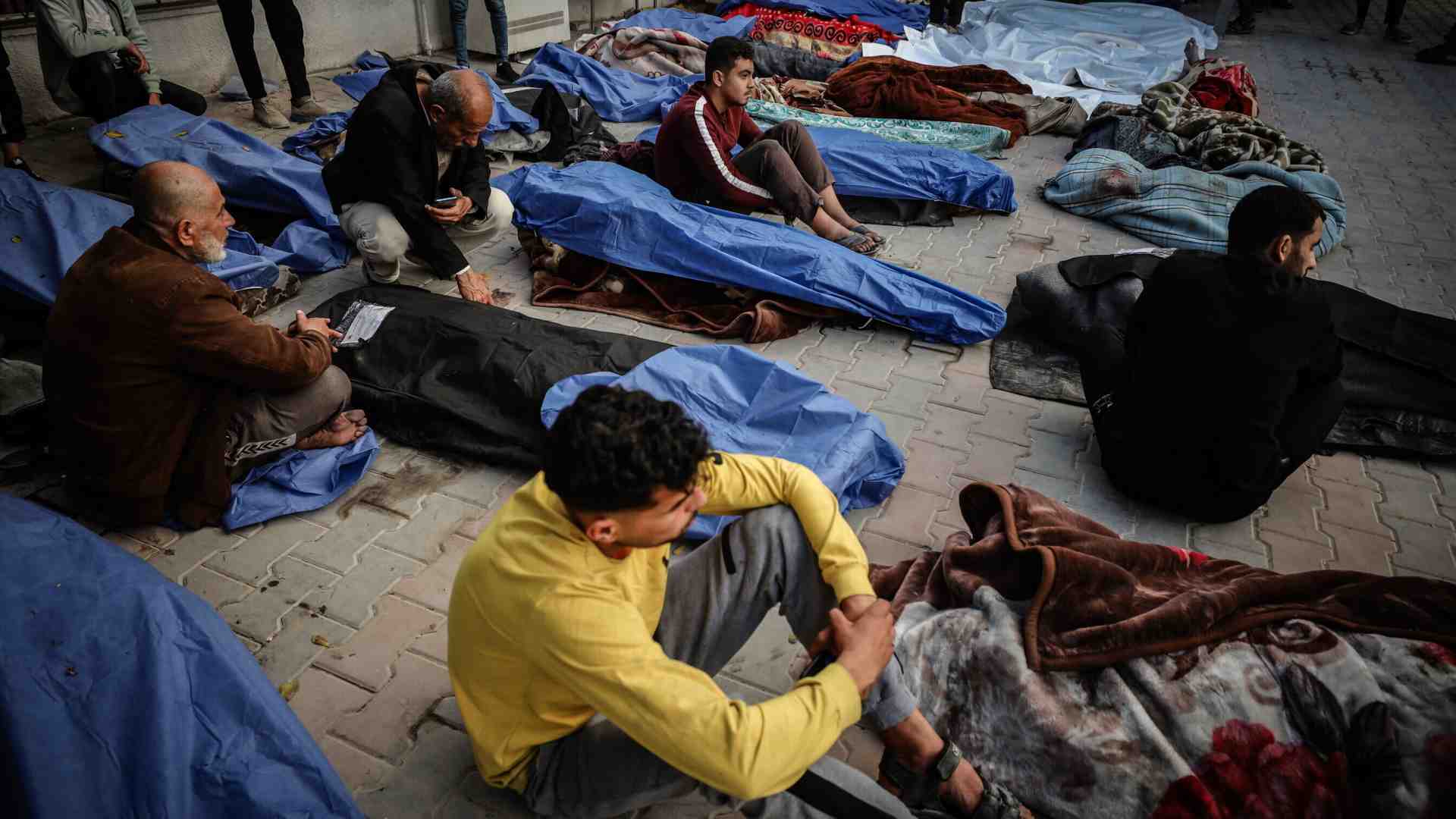 Non imparano mai. Il vizio dei media di fare da megafono a Hamas