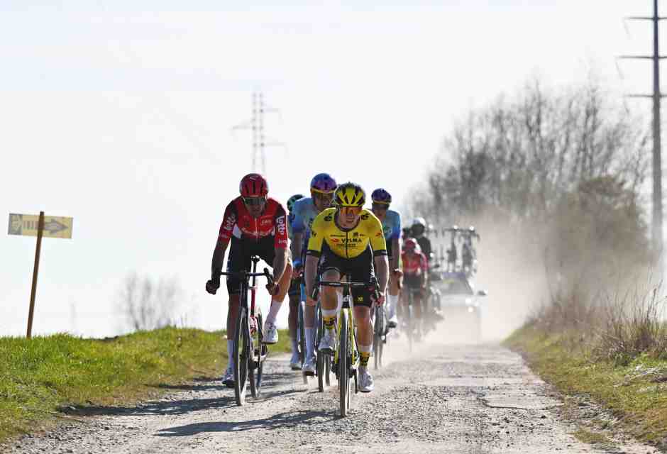 Matthew Brennan e la polvere del pavé del Gp de Denain