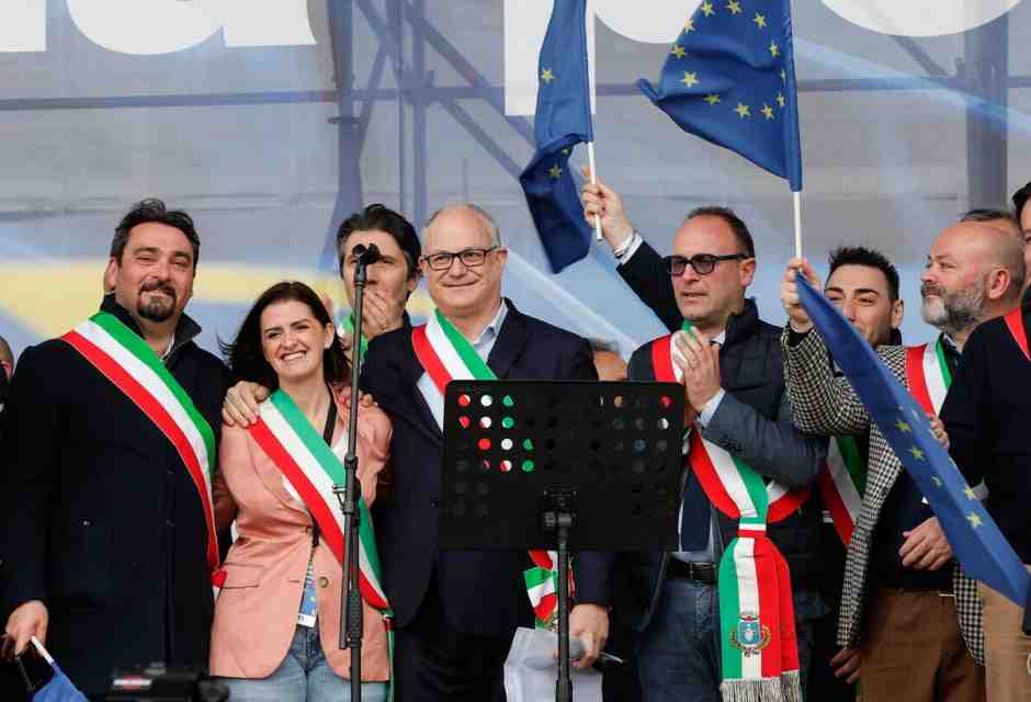 Bagarre in Campidoglio. FdI e FI contro Gualtieri per il finanziamento alla piazza di Rep. Anche Calenda critico