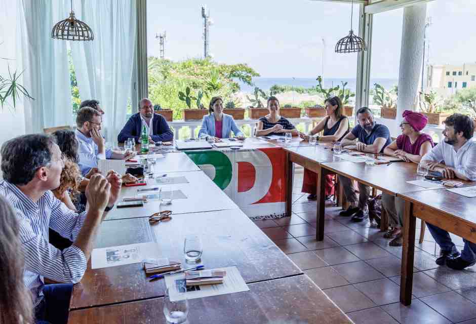 “Sabato tutti a Ventotene”. Il Pd lancia una mobilitazione e si prepara a sbarcare sull’isola
