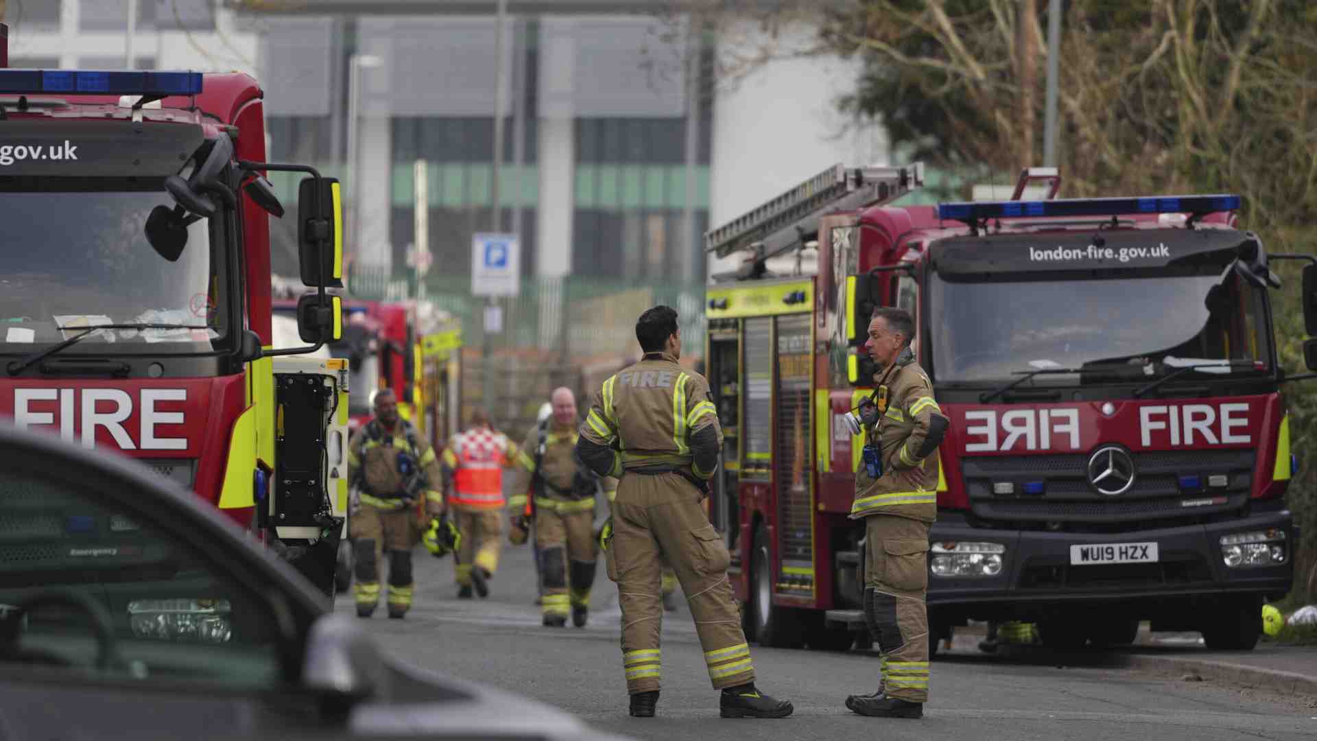 L'aeroporto di Heathrow chiude dopo un incendio. Oltre 1.300 voli a rischio