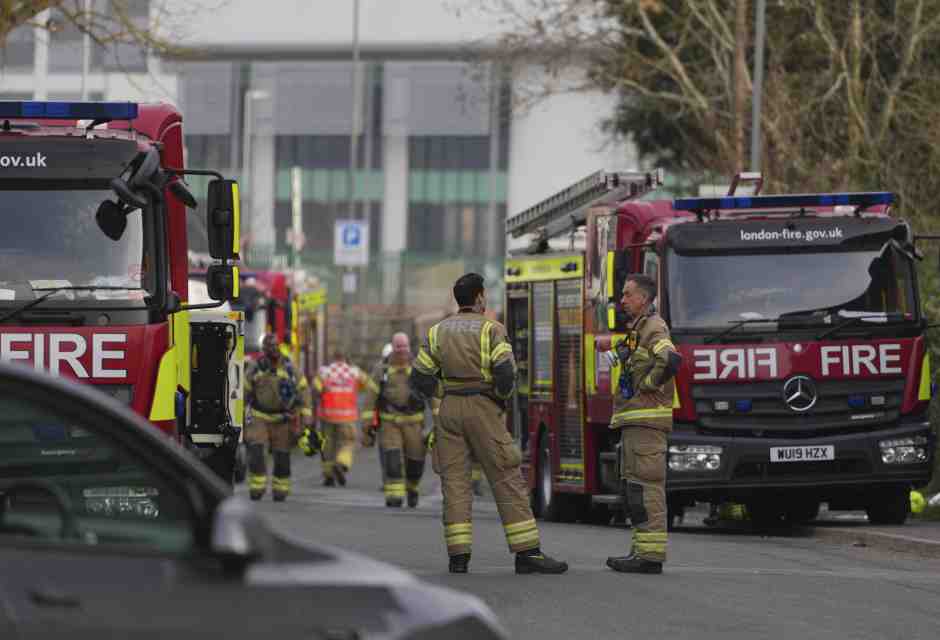 L'aeroporto di Heathrow chiude dopo un incendio. Oltre 1.300 voli a rischio
