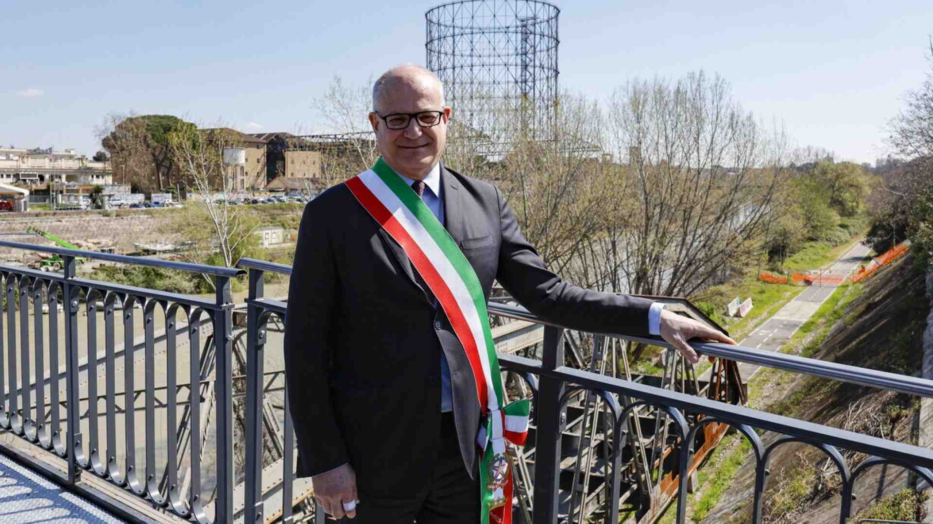 Processo a Gualtieri. I fondi per Piazza del Popolo, la Commissione, la Lega all’attacco. E il sindaco rivendica