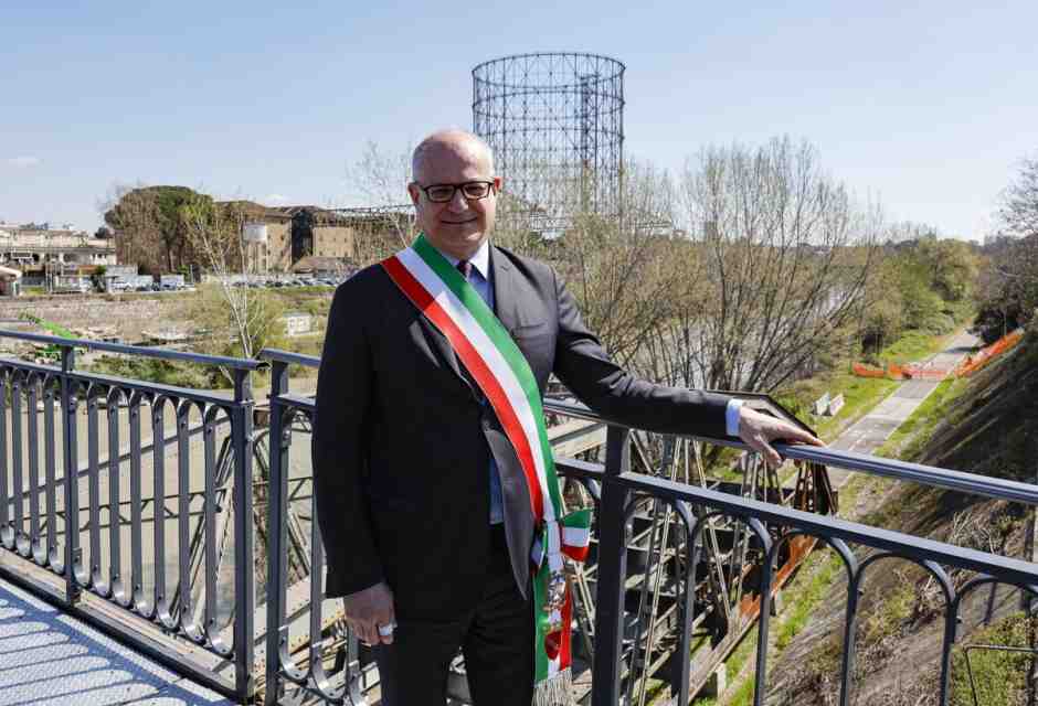 Processo a Gualtieri. I fondi per Piazza del Popolo, la Commissione, la Lega all’attacco. E il sindaco rivendica