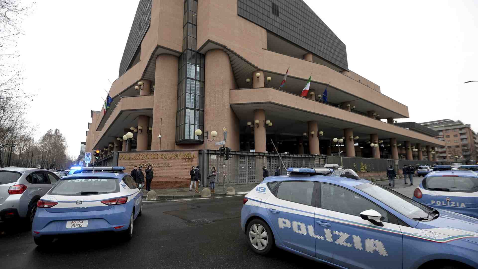 Indagini flop, agenti fuori controllo, fughe di notizie. Inchiesta sulle stranezze della procura di Torino
