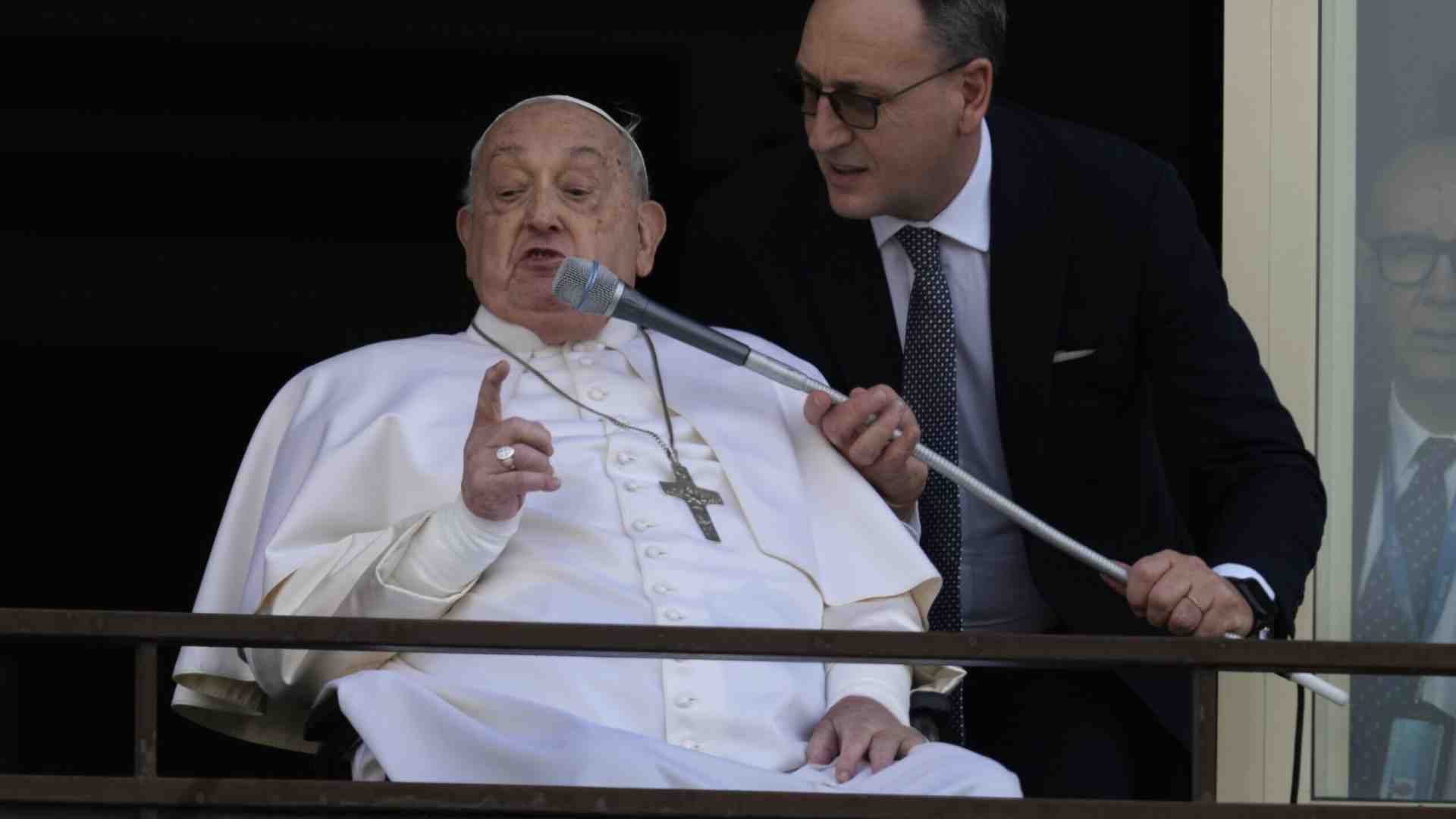Il Papa condanna i bombardamenti su Gaza, Israele risponde a tono. Tutto come prima