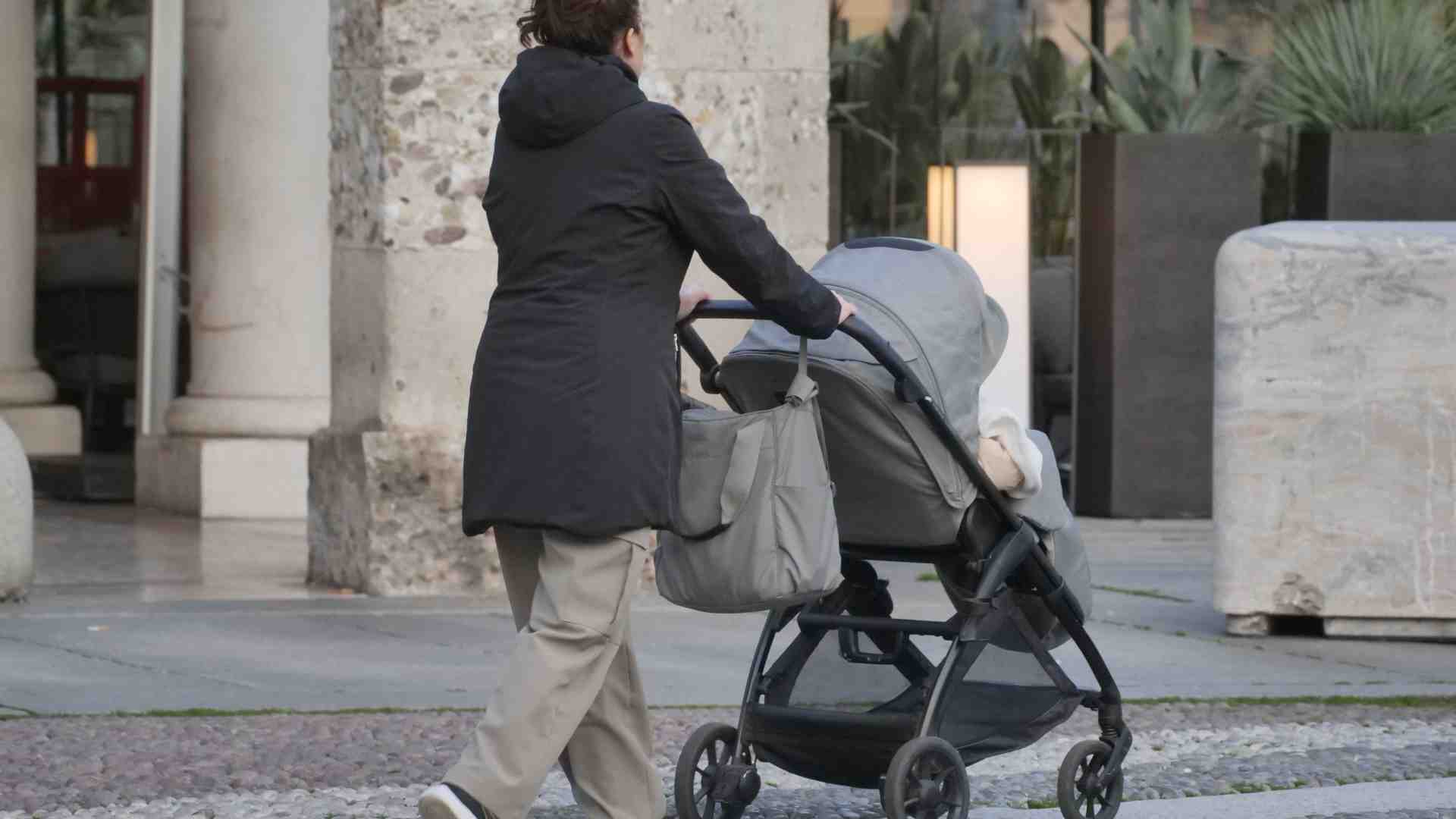 Redditi corrosi dall'inflazione: una famiglia su quattro è a rischio povertà