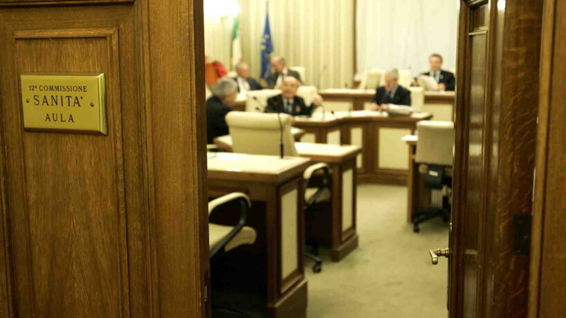 Il dl sulle prestazioni sanitarie è fermo al Senato. Un caos da rione Sanità