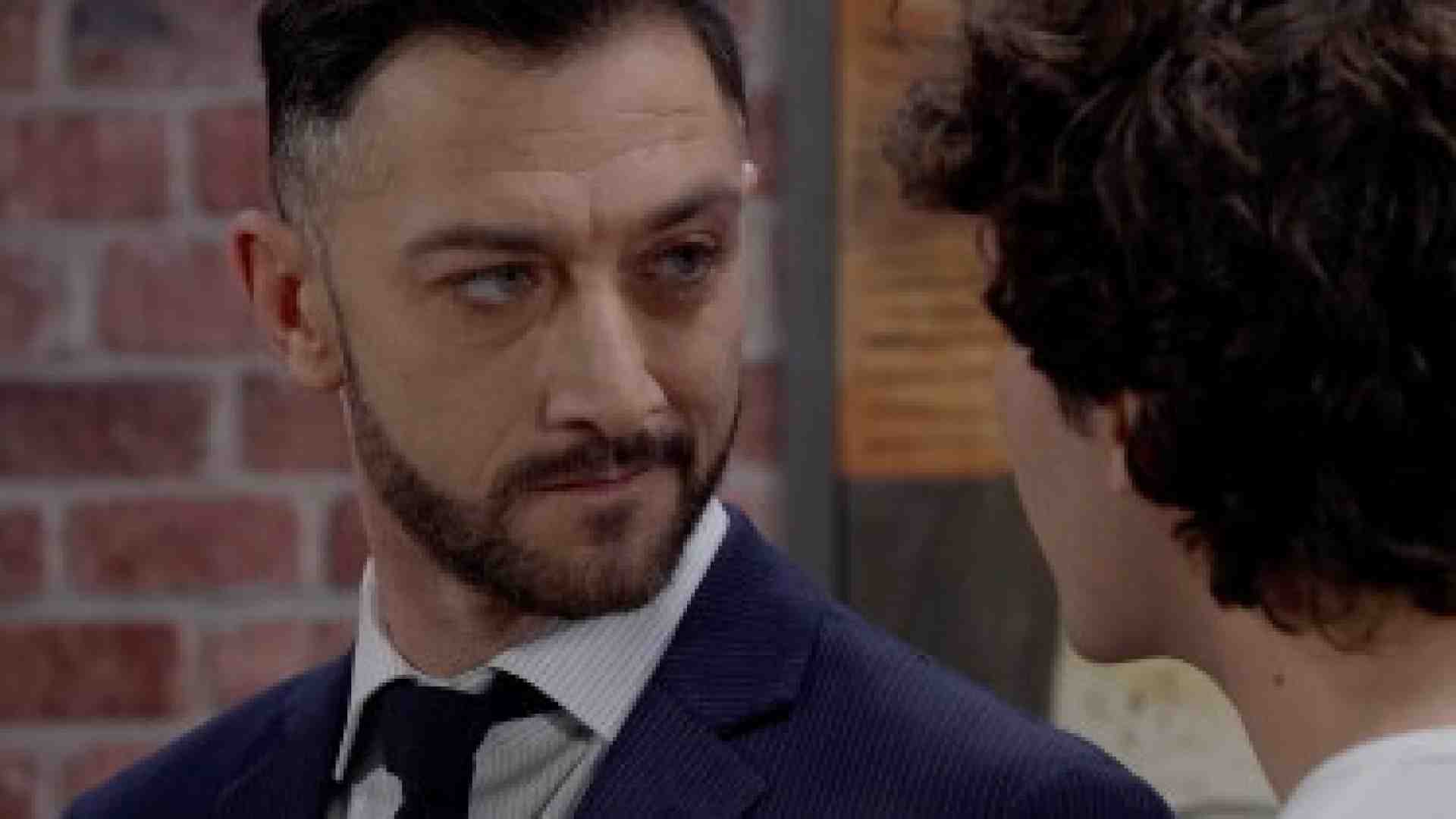 Dai Gagliotti al piccolo Manuel: Un posto al sole e le dinamiche tra genitori e figli