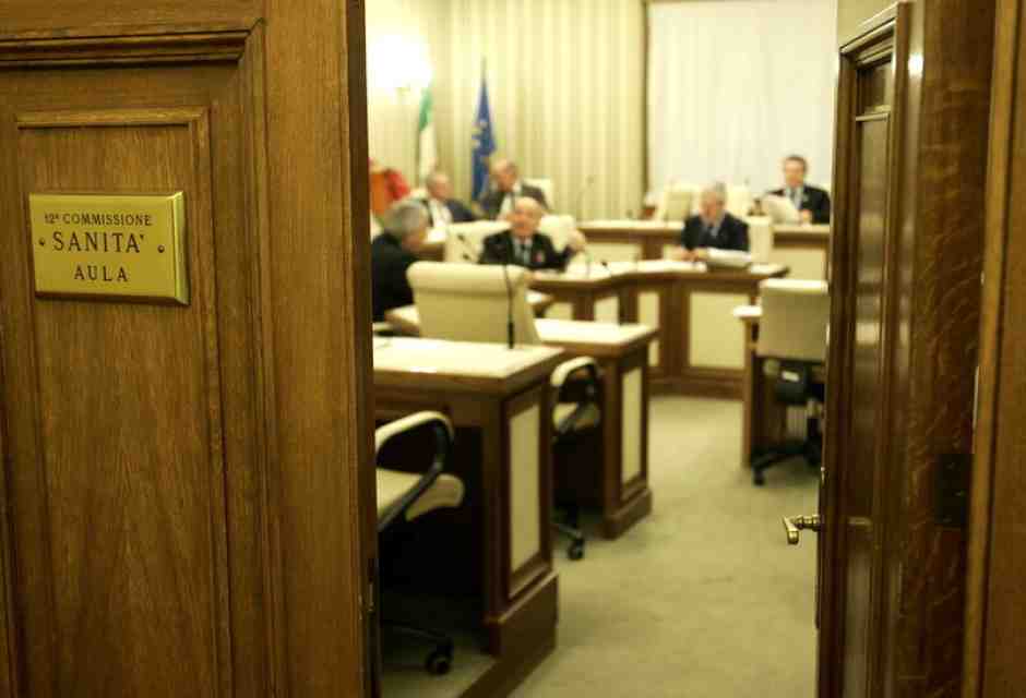 Il dl sulle prestazioni sanitarie è fermo al Senato. Un caos da rione Sanità