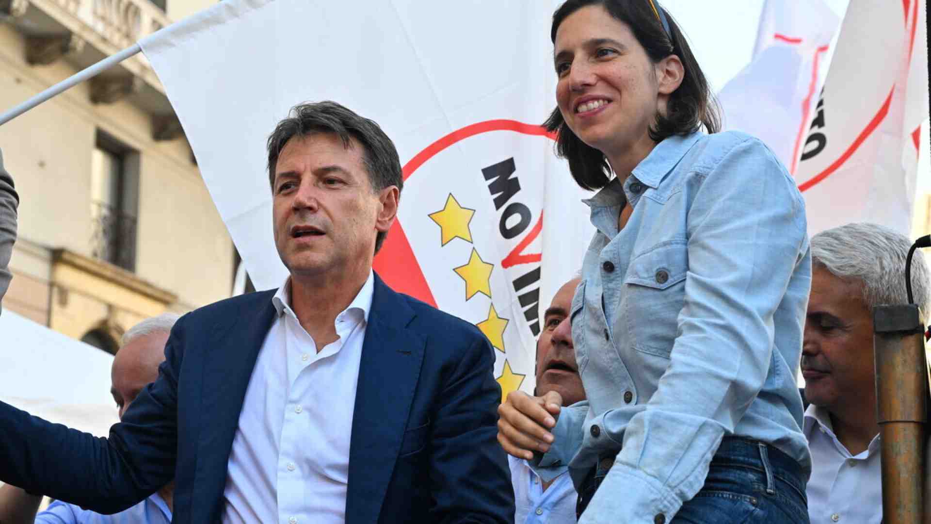 La mozione M5s contro il riarmo che imbarazza il Pd