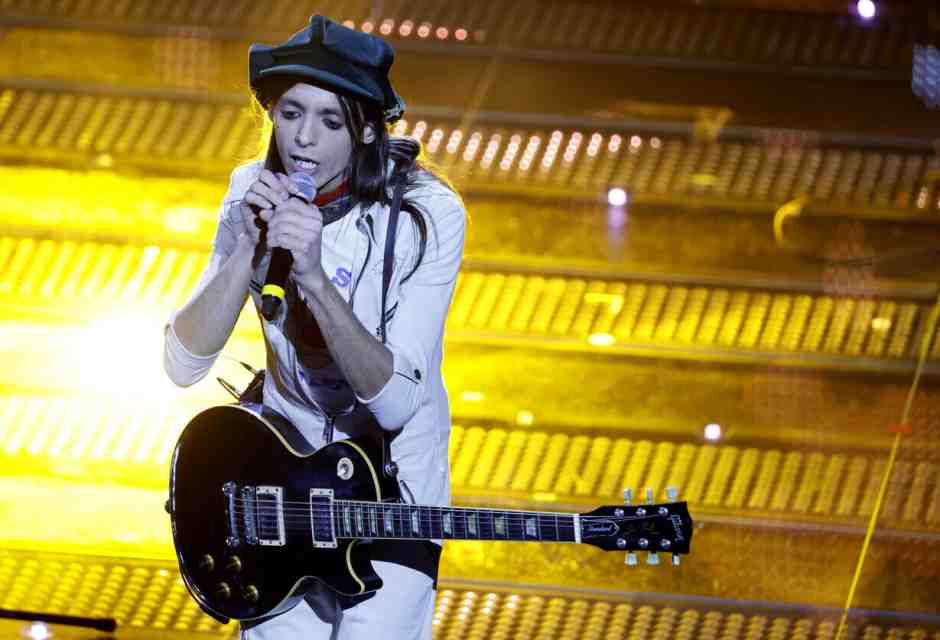 Echi del glam più solare e del nostro cantautorato: voler bene a Lucio Corsi e al suo nuovo album