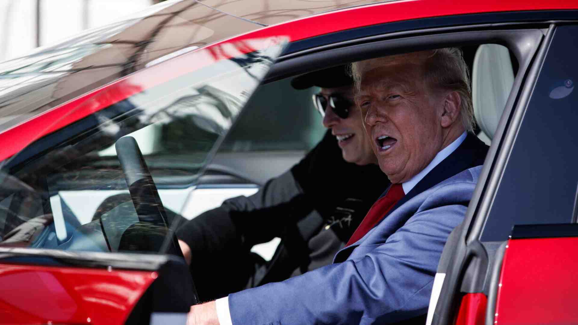 I dazi sulle auto di Trump fanno guadagnare Tesla e perdere tutti