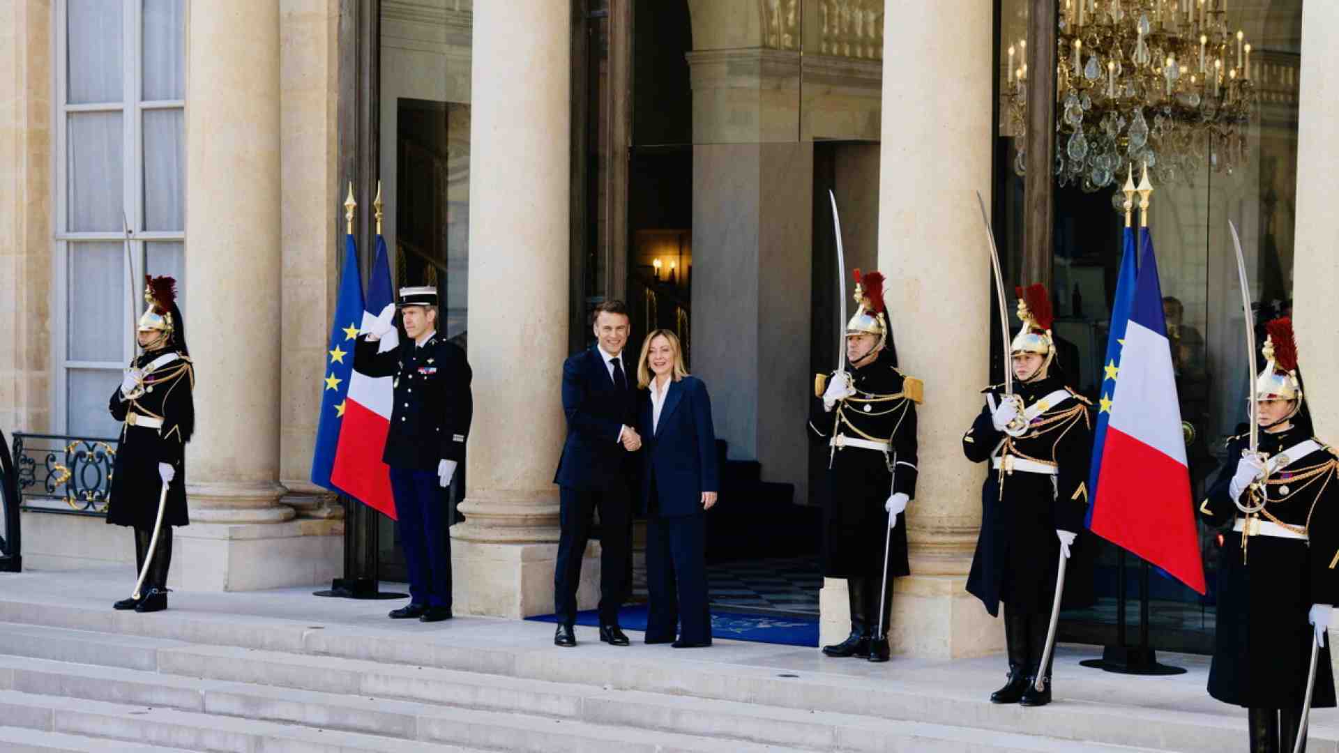 A Parigi Meloni resta prudente sulle truppe a Kyiv e chiede di invitare gli americani