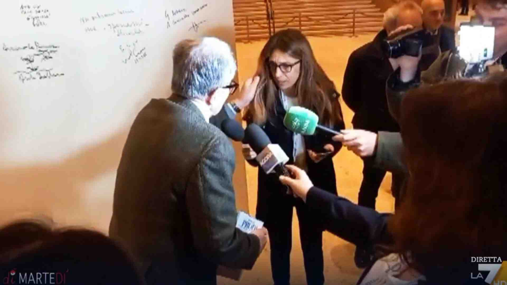 Intere pagine dedicate al più grave episodio di violenza dai tempi delle BR: la tirata di capelli di Romano Prodi