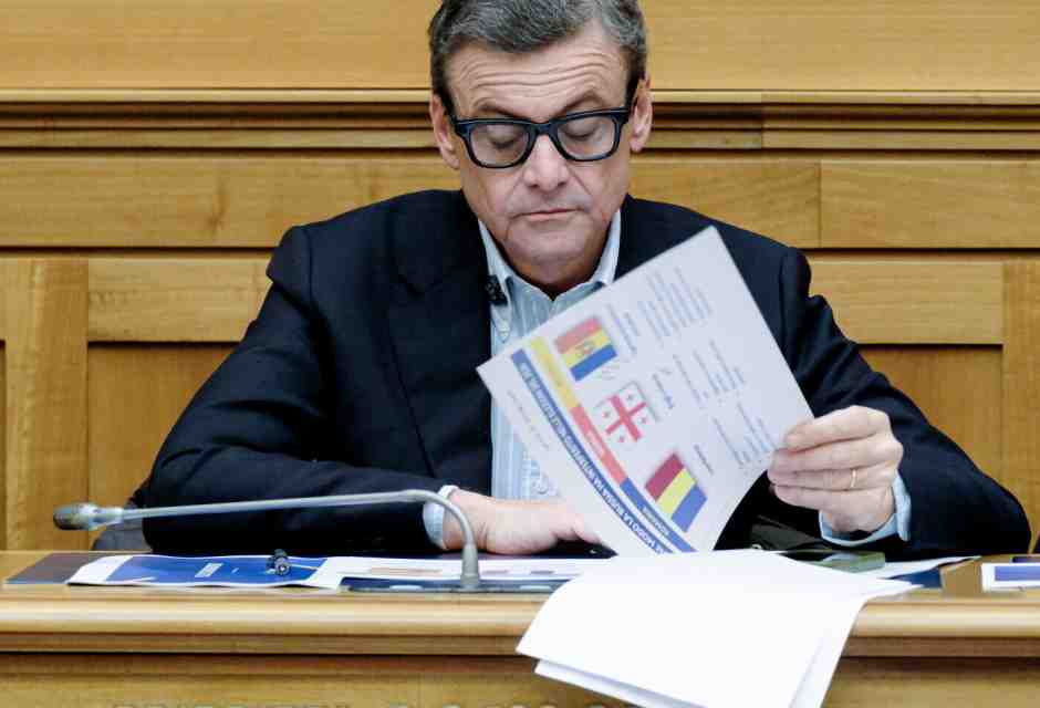 Calenda: “L’automotive è al collasso, ci vogliono dazi europei”