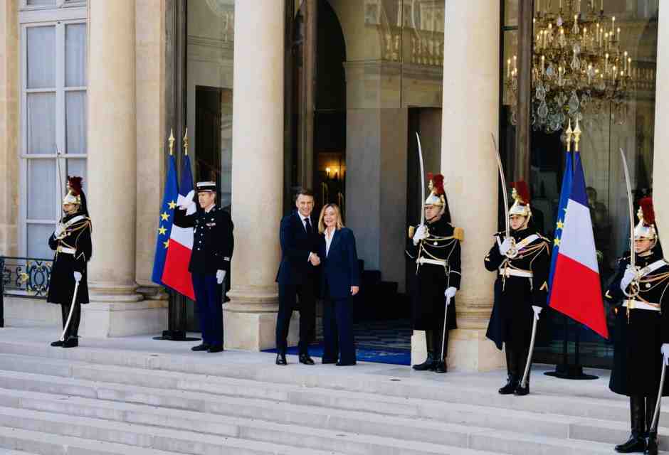 A Parigi Meloni resta prudente sulle truppe a Kyiv e chiede di invitare gli americani