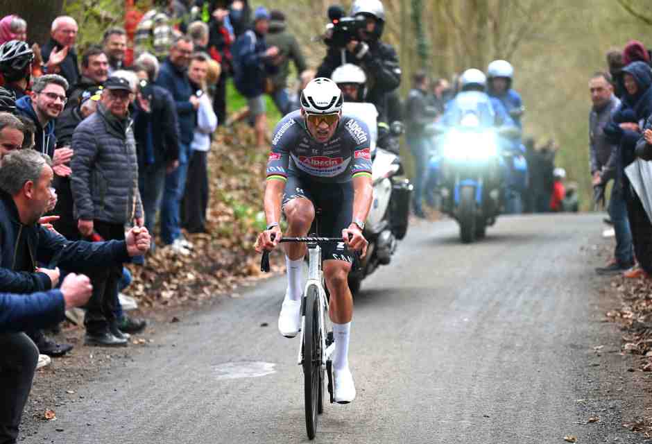 E3 Saxo Classic, un altro giorno di van der Poel solo tra le pietre