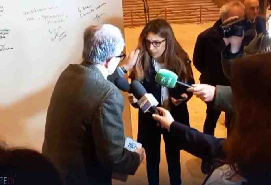 Intere pagine dedicate al più grave episodio di violenza dai tempi delle BR: la tirata di capelli di Romano Prodi