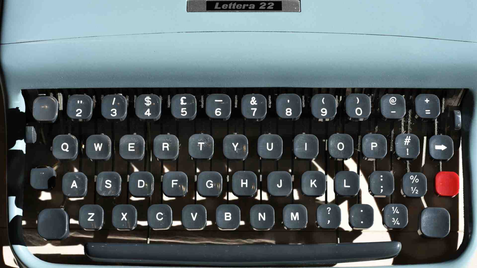 Le vite incarnate dal Vecchio Cibernetico e la sua Olivetti Lettera 22