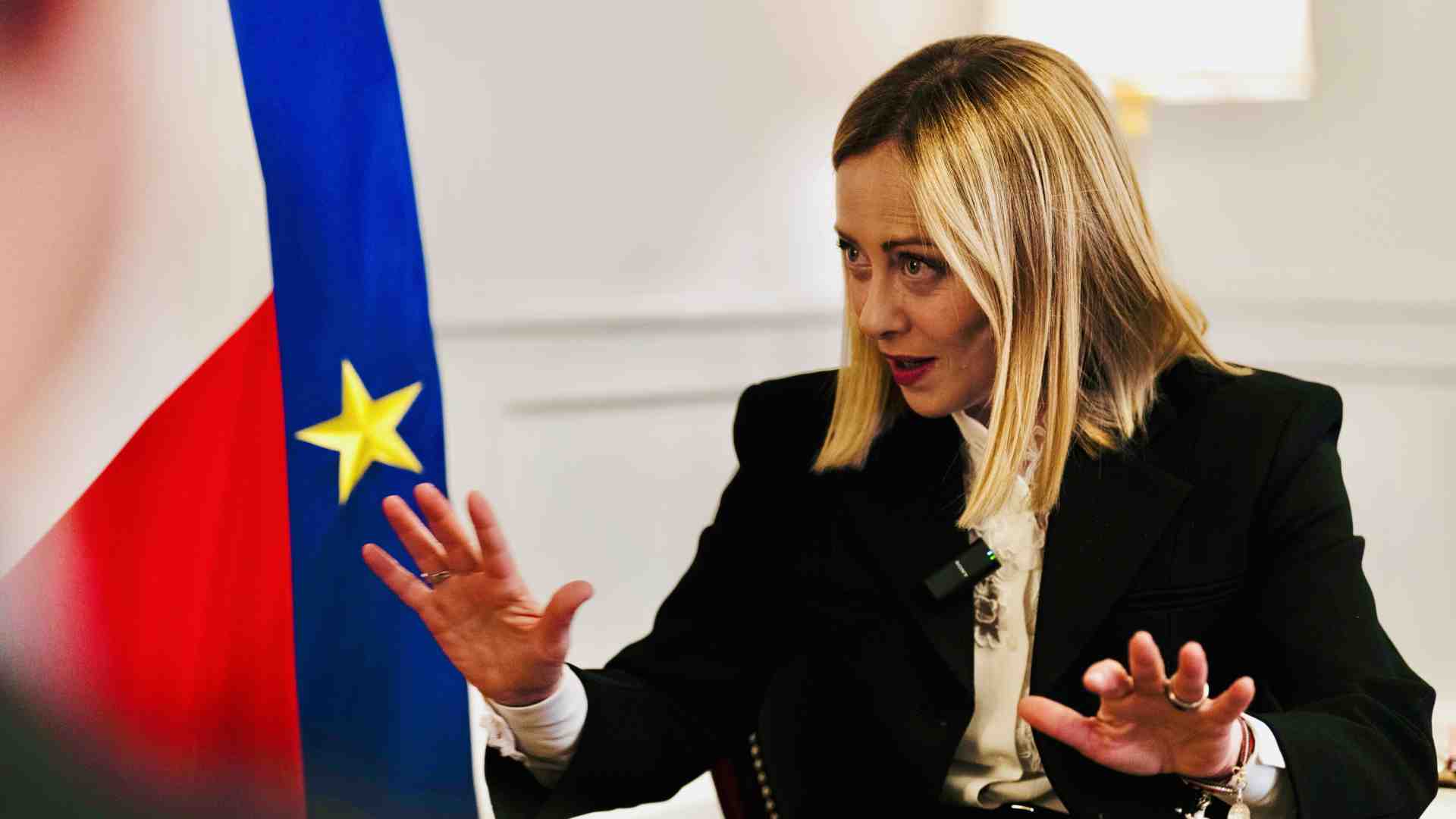 Meloni d’Albania, arriva il decreto, Tajani si fa “sceriffo” contro la cittadinanza facile. L'asse della premier con Vance