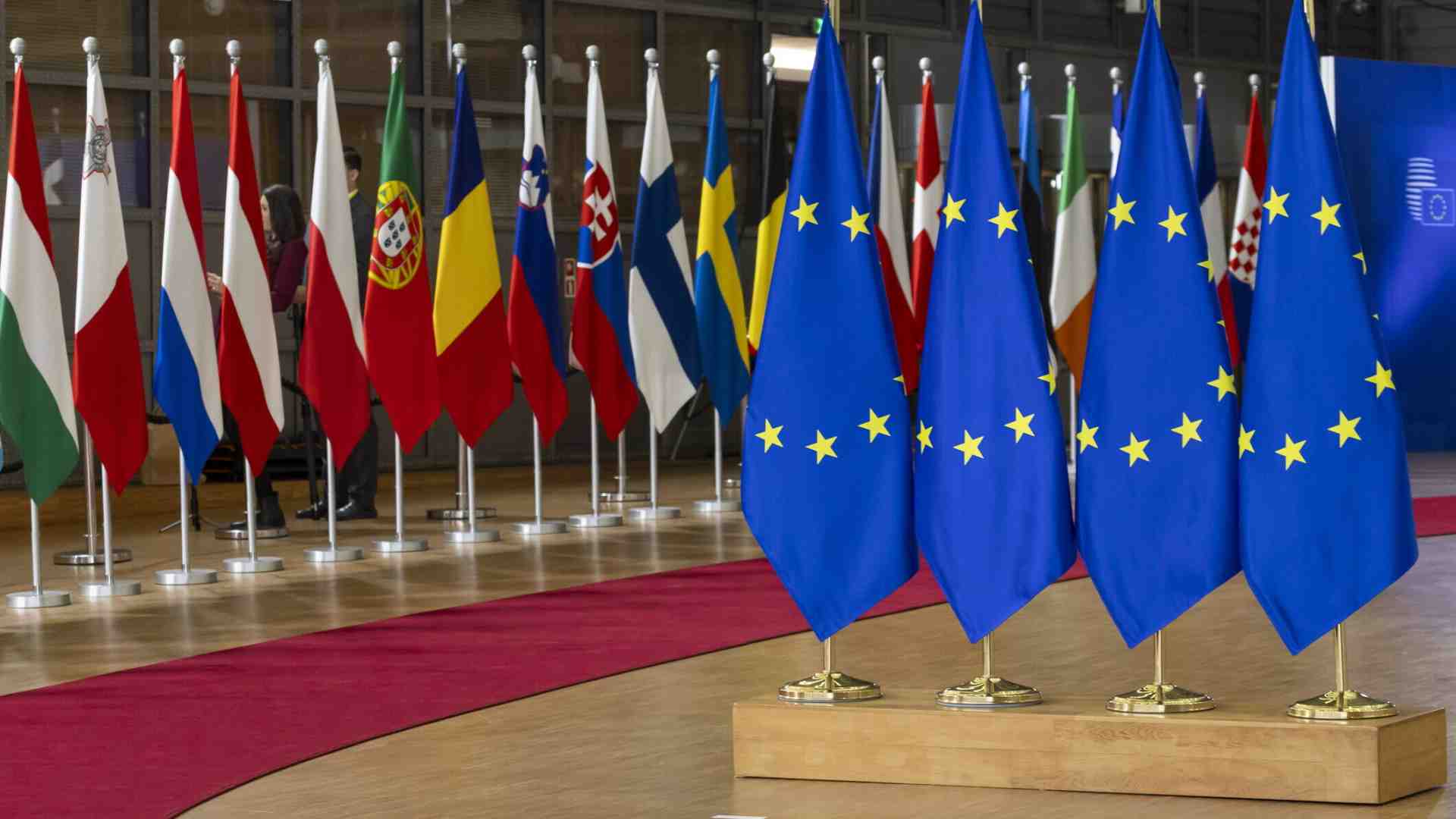 C’è un’Europa che decide e una che tende a rinviare. Ma la colpa non è di Bruxelles