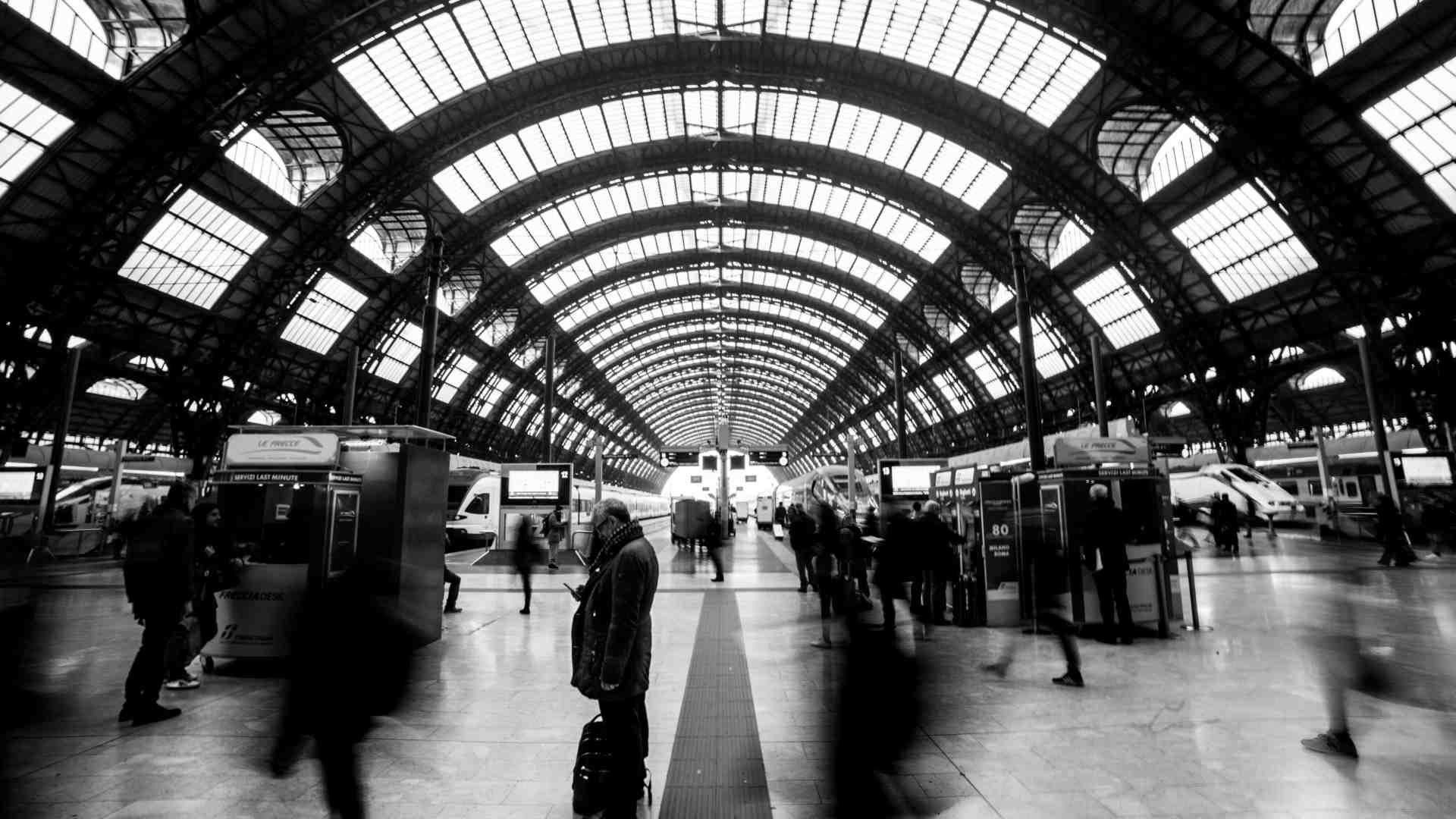 Laggiù, l’arco dell’altrove che si spalanca. Lettera dalla Centrale