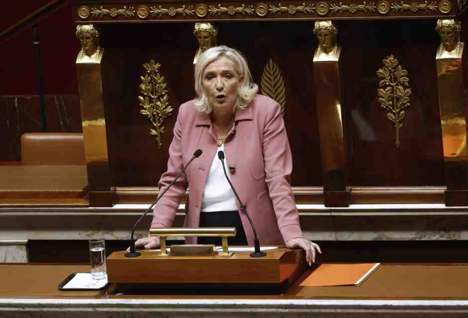 Marine Le Pen condannata per frode: non potrà candidarsi all'Eliseo nel 2027