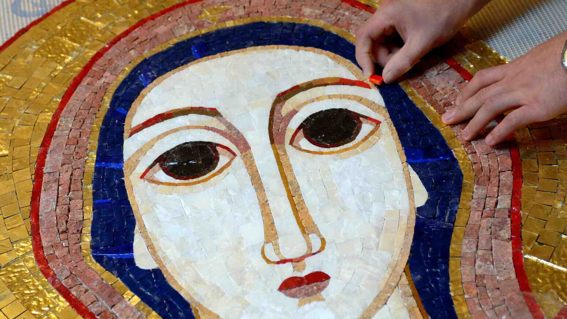 Coperti a Lourdes i mosaici di Rupnik. Il vescovo: "Per me andavano rimossi"