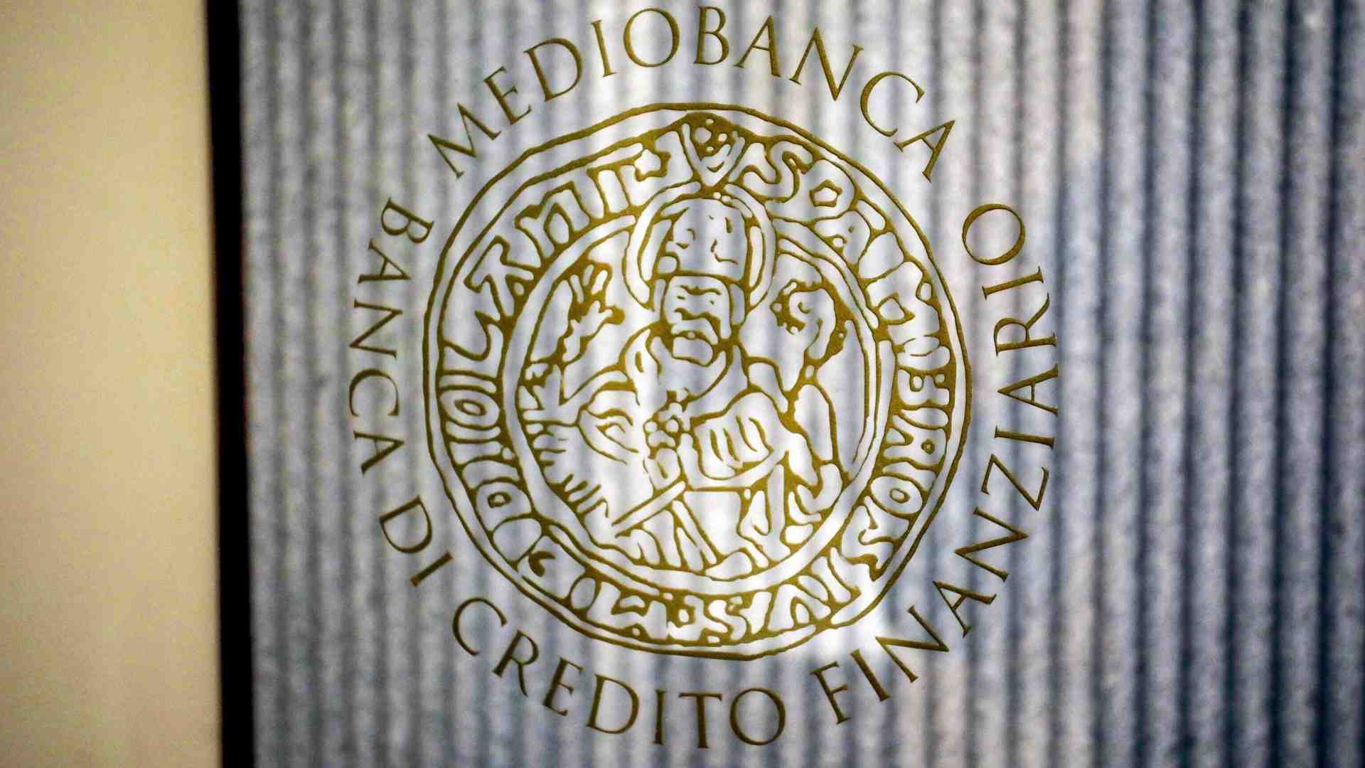 Intrecci e guai. Perché Mediobanca è diventata contendibile