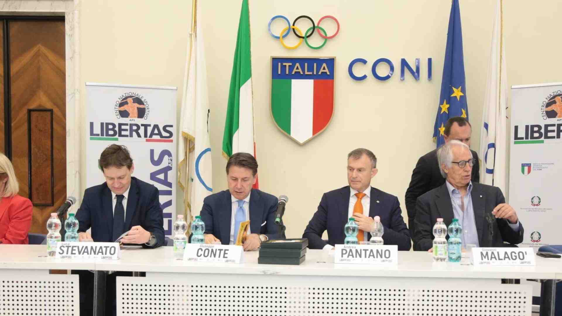 Tra Rita De Crescenzo e il M5s c'è Libertas: cosa c'entra con il video dell'influencer il centro sportivo